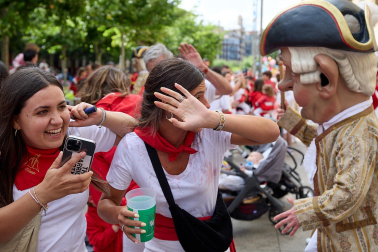 Salida de la Comparsa de Gigantes y Cabezudos este 6 de julio.
