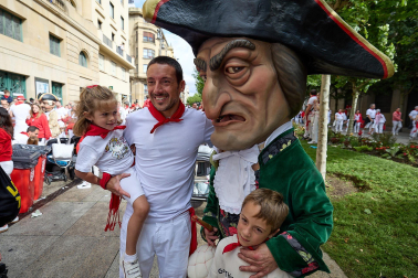 Salida de la Comparsa de Gigantes y Cabezudos este 6 de julio.