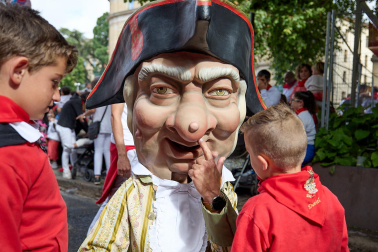 Salida de la Comparsa de Gigantes y Cabezudos este 6 de julio.