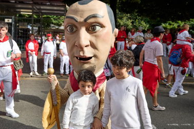 Salida de la Comparsa de Gigantes y Cabezudos este 6 de julio.
