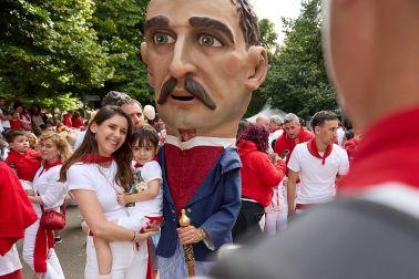 Salida de la Comparsa de Gigantes y Cabezudos este 6 de julio.