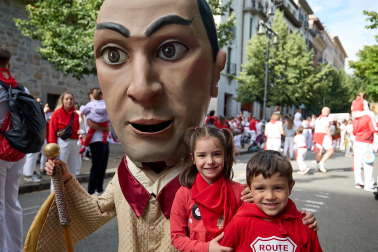 Salida de la Comparsa de Gigantes y Cabezudos este 6 de julio.