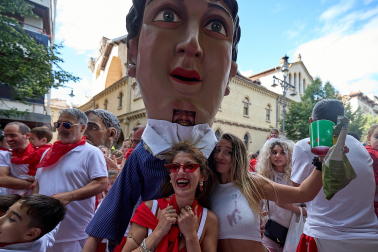 Salida de la Comparsa de Gigantes y Cabezudos este 6 de julio.