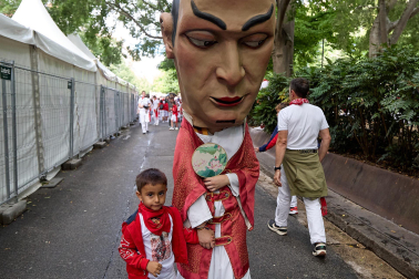 Salida de la Comparsa de Gigantes y Cabezudos este 6 de julio.