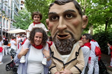 Salida de la Comparsa de Gigantes y Cabezudos este 6 de julio.