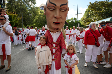 Salida de la Comparsa de Gigantes y Cabezudos este 6 de julio.