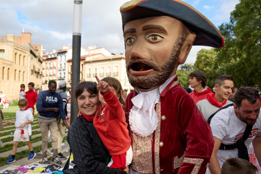 Salida de la Comparsa de Gigantes y Cabezudos este 6 de julio.