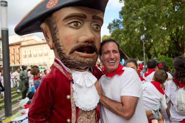 Salida de la Comparsa de Gigantes y Cabezudos este 6 de julio.