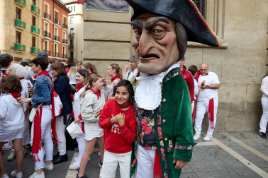 Salida de la Comparsa de Gigantes y Cabezudos este 6 de julio.