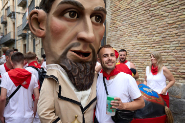 Salida de la Comparsa de Gigantes y Cabezudos este 6 de julio.