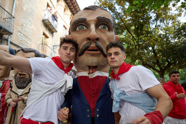 Salida de la Comparsa de Gigantes y Cabezudos este 6 de julio.