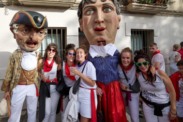 Salida de la Comparsa de Gigantes y Cabezudos este 6 de julio.
