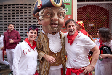 Salida de la Comparsa de Gigantes y Cabezudos este 6 de julio.