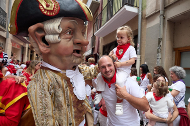 Salida de la Comparsa de Gigantes y Cabezudos este 6 de julio.