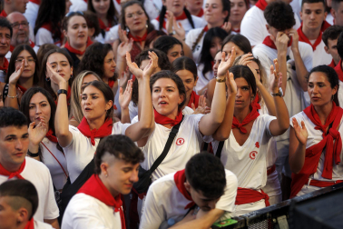 Cientos de personas secundan la convocatoria feminista contra una posible agresión sexual en Pamplona./