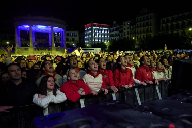Concierto de Izaro en la Plaza del Castillo durante los Sanfermines. |