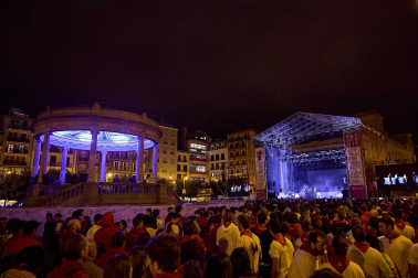 Concierto de Izaro en la Plaza del Castillo durante los Sanfermines. |