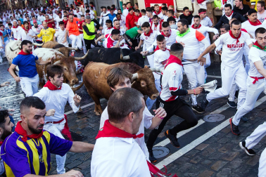 Tramo de final de Estafeta durante el primer encierro de los Sanfermines 2024