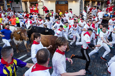 Tramo de final de Estafeta durante el primer encierro de los Sanfermines 2024
