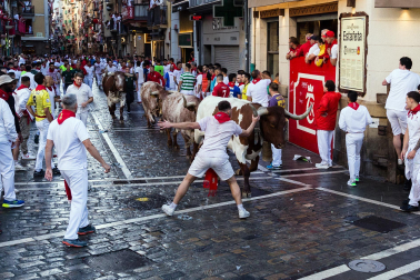 Tramo de final de Estafeta durante el primer encierro de los Sanfermines 2024