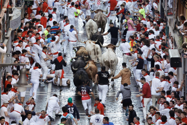 Emocionante primero encierro de los Sanfermines 2024 con toros de la ganadería La Palmosilla