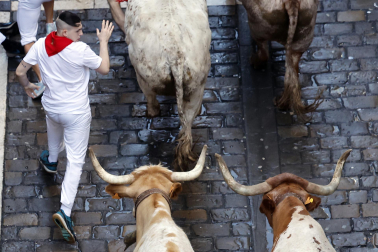 Emocionante primero encierro de los Sanfermines 2024 con toros de la ganadería La Palmosilla