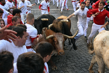 Emocionante primero encierro de los Sanfermines 2024 con toros de la ganadería La Palmosilla