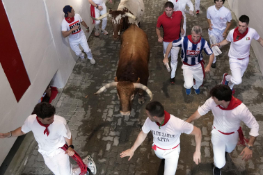 Emocionante primero encierro de los Sanfermines 2024 con toros de la ganadería La Palmosilla