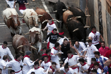 Emocionante primero encierro de los Sanfermines 2024 con toros de la ganadería La Palmosilla