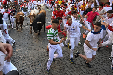 Emocionante primero encierro de los Sanfermines 2024 con toros de la ganadería La Palmosilla