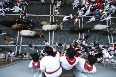 Emocionante primero encierro de los Sanfermines 2024 con toros de la ganadería La Palmosilla