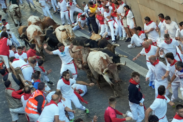 Emocionante primero encierro de los Sanfermines 2024 con toros de la ganadería La Palmosilla
