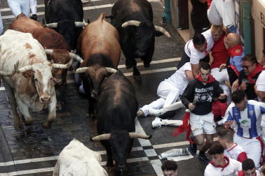 Emocionante primero encierro de los Sanfermines 2024 con toros de la ganadería La Palmosilla