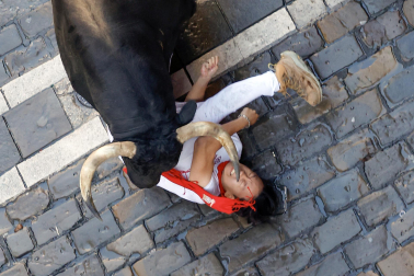 Emocionante primero encierro de los Sanfermines 2024 con toros de la ganadería La Palmosilla