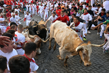 Emocionante primero encierro de los Sanfermines 2024 con toros de la ganadería La Palmosilla