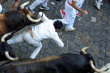 Emocionante primero encierro de los Sanfermines 2024 con toros de la ganadería La Palmosilla
