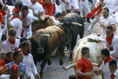 Emocionante primero encierro de los Sanfermines 2024 con toros de la ganadería La Palmosilla