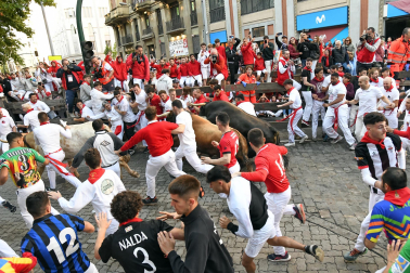 Contracurva de Telefónica durante el primer encierro de los Sanfermines 2024 con toros de la ganadería La Palmosilla