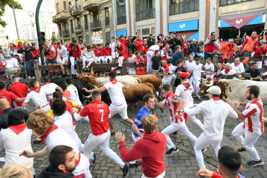 Contracurva de Telefónica durante el primer encierro de los Sanfermines 2024 con toros de la ganadería La Palmosilla