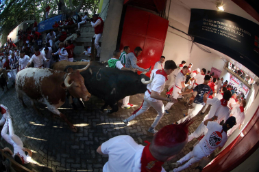 Entrada al callejón de Telefónica de la manada de La Palmosilla