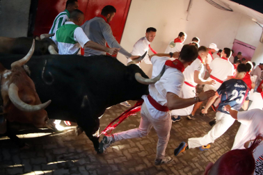 Entrada al callejón de Telefónica de la manada de La Palmosilla