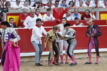 Fotos de la corrida de La Palmosilla, en la que se han cortado tres orejas y Borja Jiménez ha sufrido una cornada./