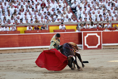 Fotos de la corrida de La Palmosilla, en la que se han cortado tres orejas y Borja Jiménez ha sufrido una cornada./