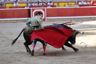 Fotos de la corrida de La Palmosilla, en la que se han cortado tres orejas y Borja Jiménez ha sufrido una cornada./