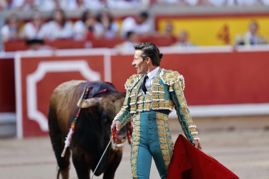 Fotos de la corrida de La Palmosilla, en la que se han cortado tres orejas y Borja Jiménez ha sufrido una cornada./