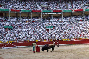 Fotos de la corrida de La Palmosilla, en la que se han cortado tres orejas y Borja Jiménez ha sufrido una cornada./