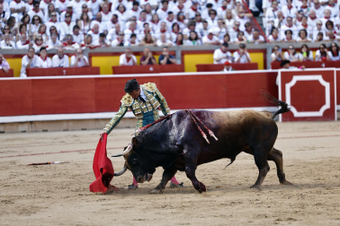 Fotos de la corrida de La Palmosilla, en la que se han cortado tres orejas y Borja Jiménez ha sufrido una cornada./