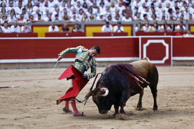 Fotos de la corrida de La Palmosilla, en la que se han cortado tres orejas y Borja Jiménez ha sufrido una cornada./