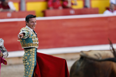 Fotos de la corrida de La Palmosilla, en la que se han cortado tres orejas y Borja Jiménez ha sufrido una cornada./