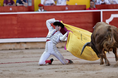 Fotos de la corrida de La Palmosilla, en la que se han cortado tres orejas y Borja Jiménez ha sufrido una cornada./